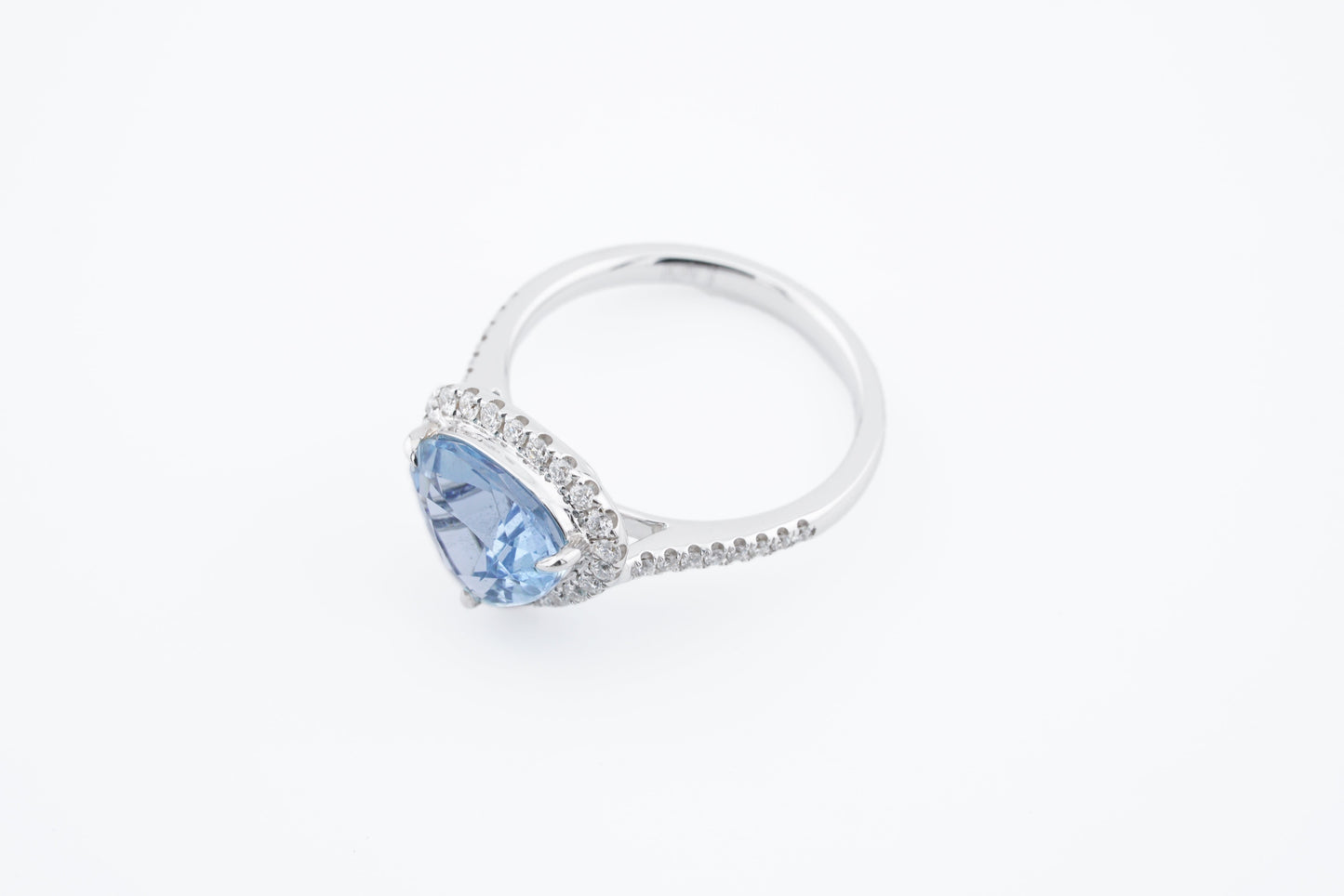 Santa Maria Aquamarine Ring,18K Gold with Natural Diamond Setting