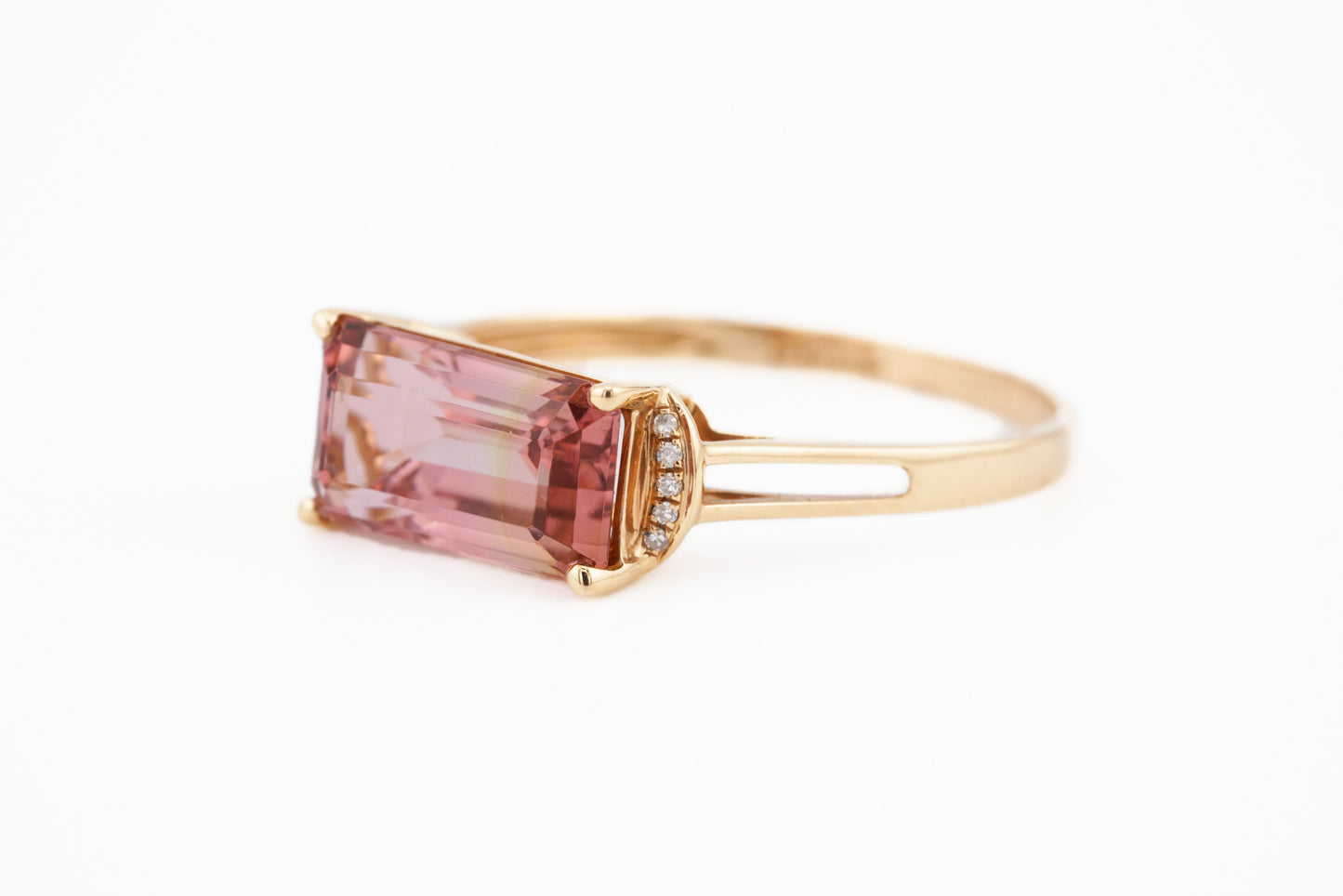 Elegant Simplicity: 18k Gold Watermelon Tourmaline Ring with Diamond Accents